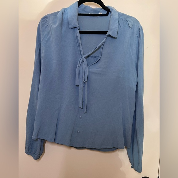 Lightweight blue blouse - Picture 1 of 4
